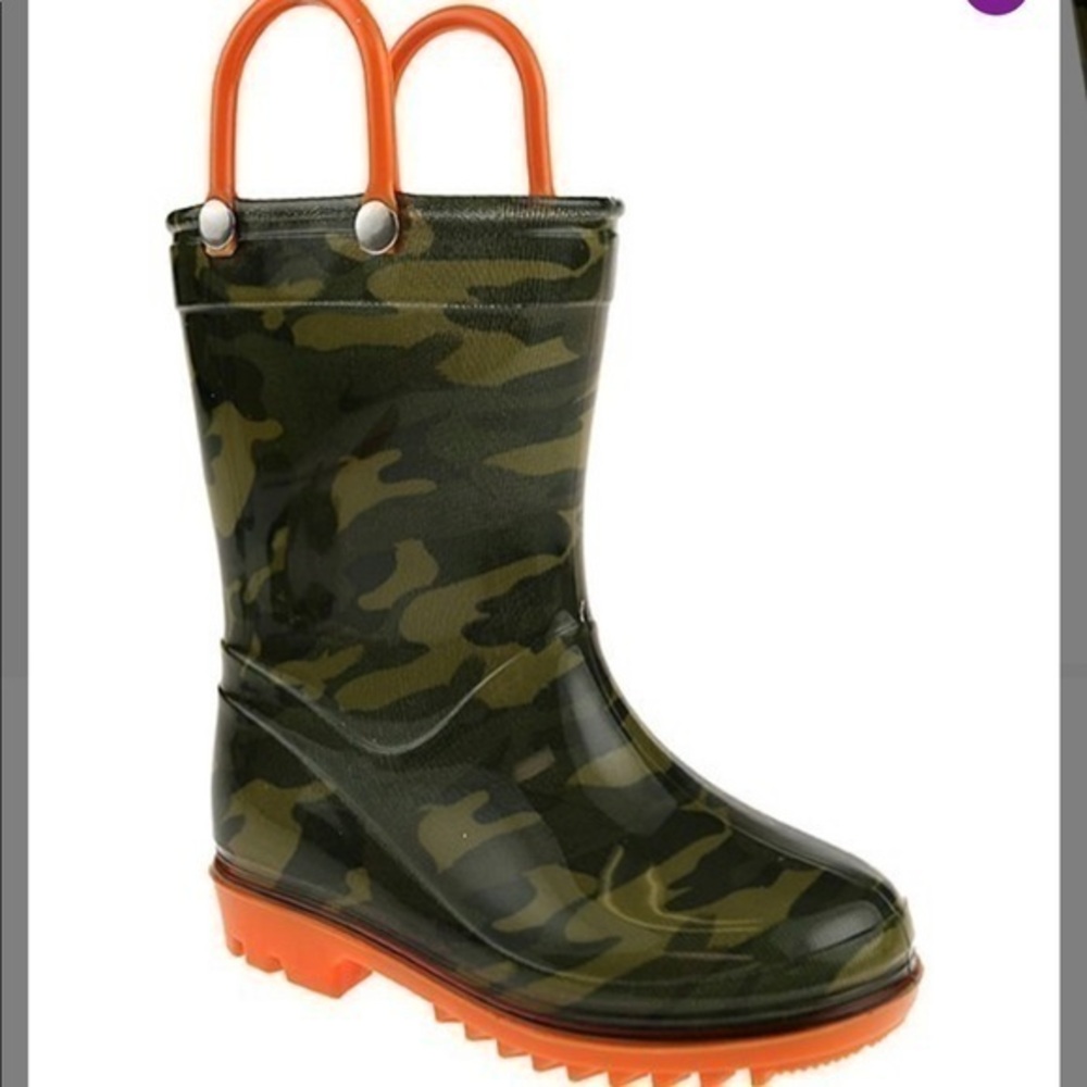 Camouflage and orange kids rain boots. New size 7